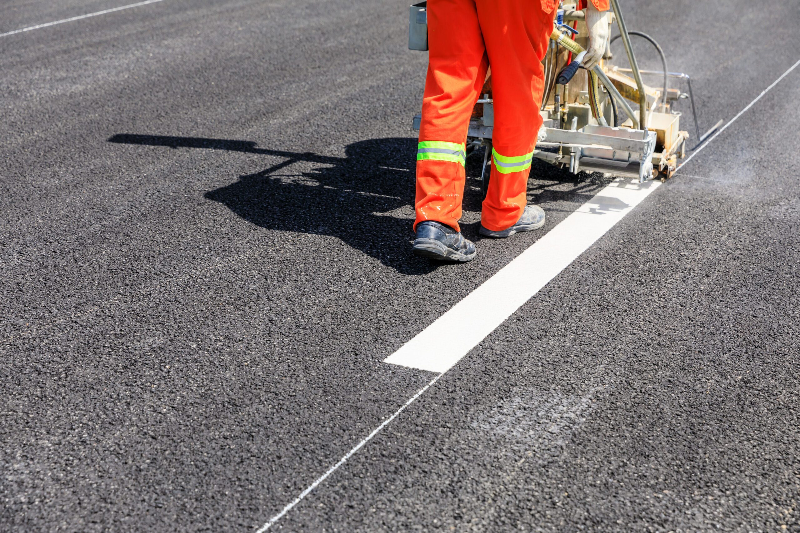Road,Workers,Use,Hot-melt,Scribing,Machines,To,Painting,Dividing,Line Asphalt Maintenance