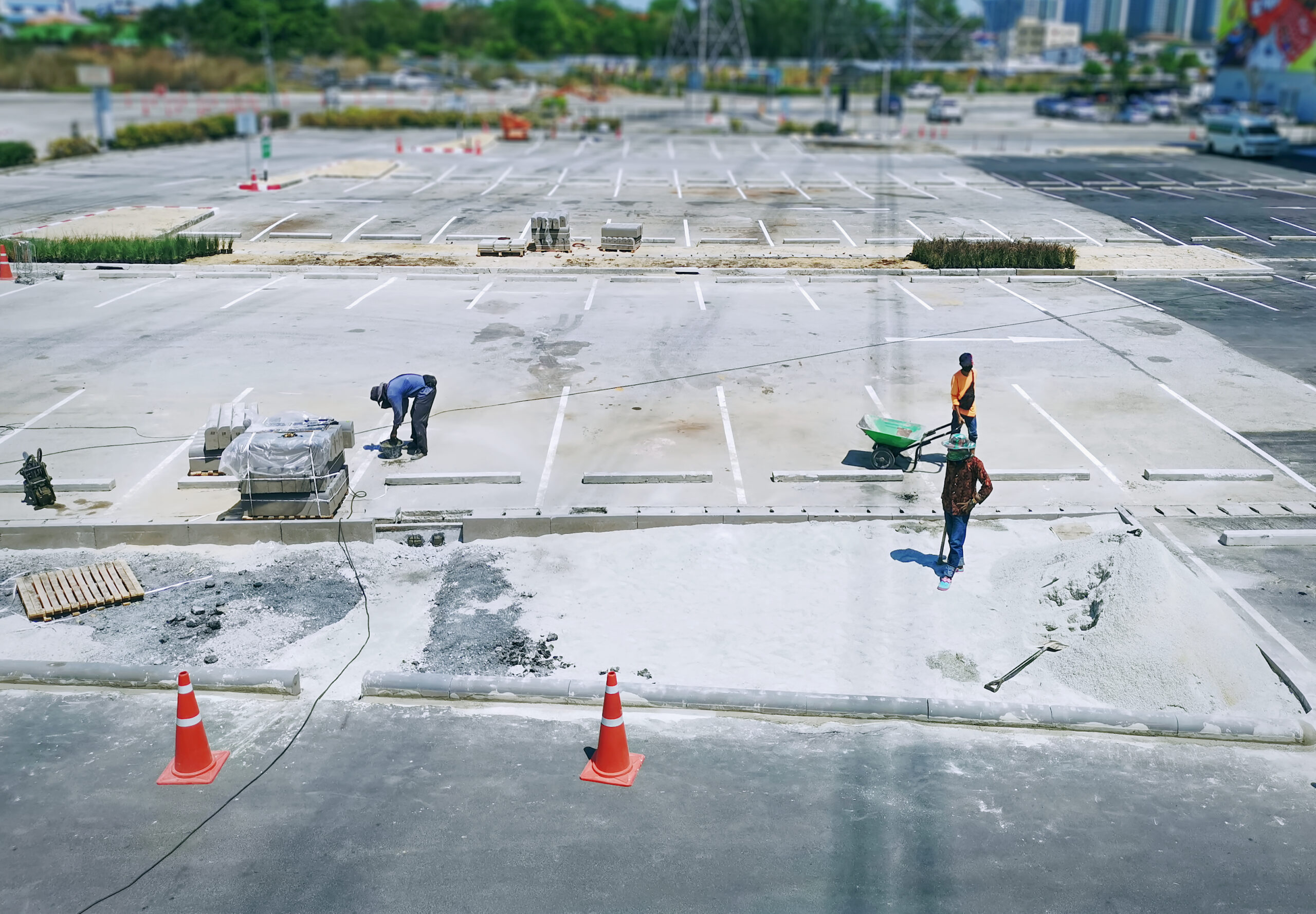 Group,Of,Unrecognizable,Construction,Workers,Working,At,Parking,Lot