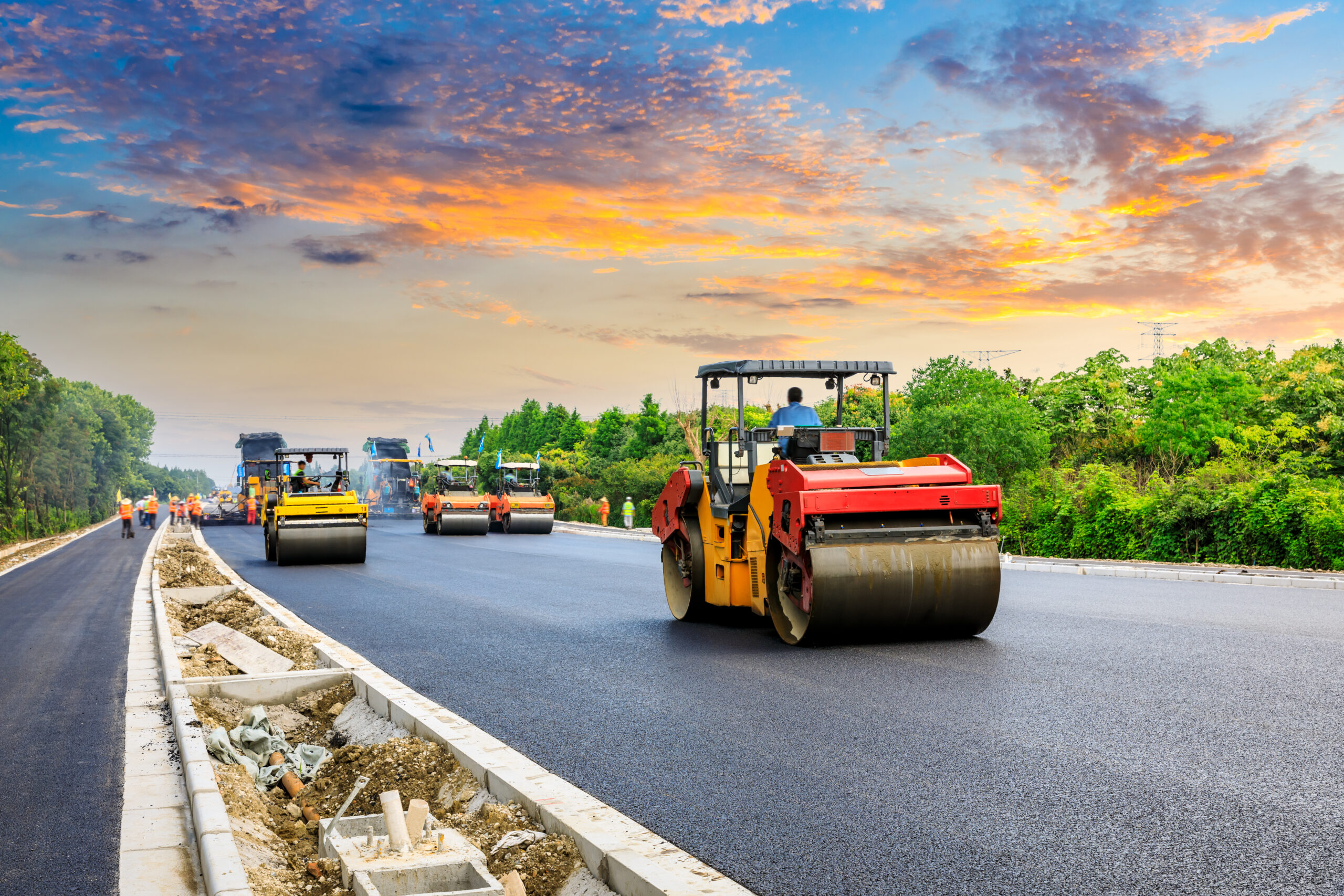 Construction,Site,Is,Laying,New,Asphalt,Road,Pavement,road,Construction,Workers